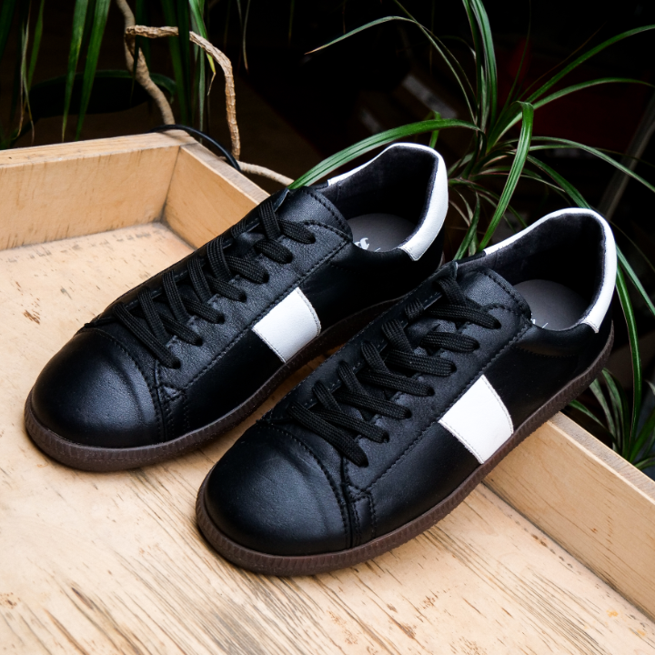 Baťasky 2025 Black and White