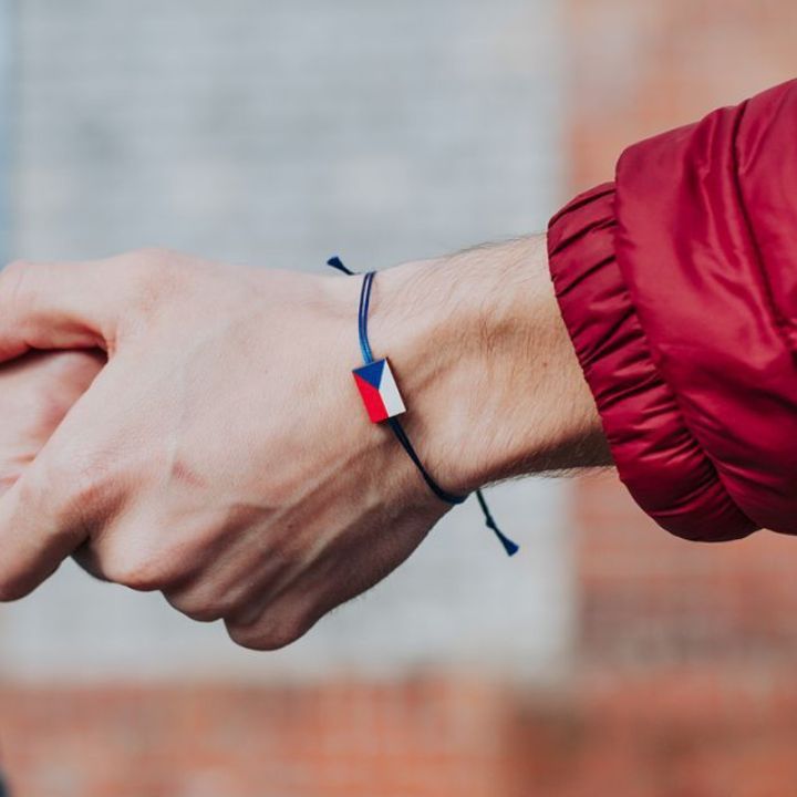 BeWooden Náramek s vlajkou Česká republika